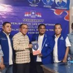 Bakal Calon Walikota M. Tauhid Soleman saat mengembalikan formulir di DPD PAN Kota Ternate