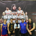 Atlet Basket Maluku Utara Syakila bersama pelatih dan rekan-rekanya