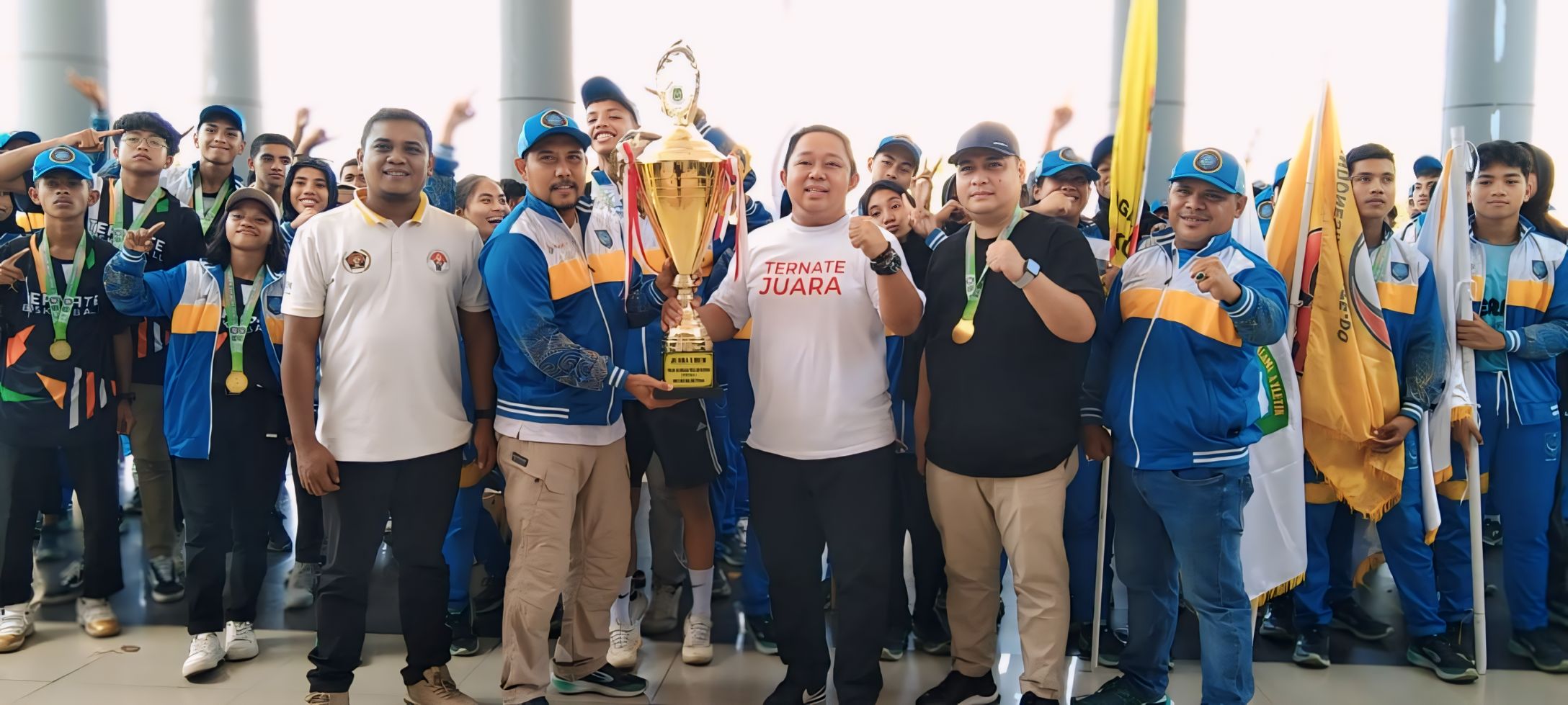 Sekda Kota Ternate saat terkma kontingen Popda Ternate