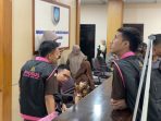 Suasana penggeledahan tim Pidsus Kejari Ternate di kantor BPKAD