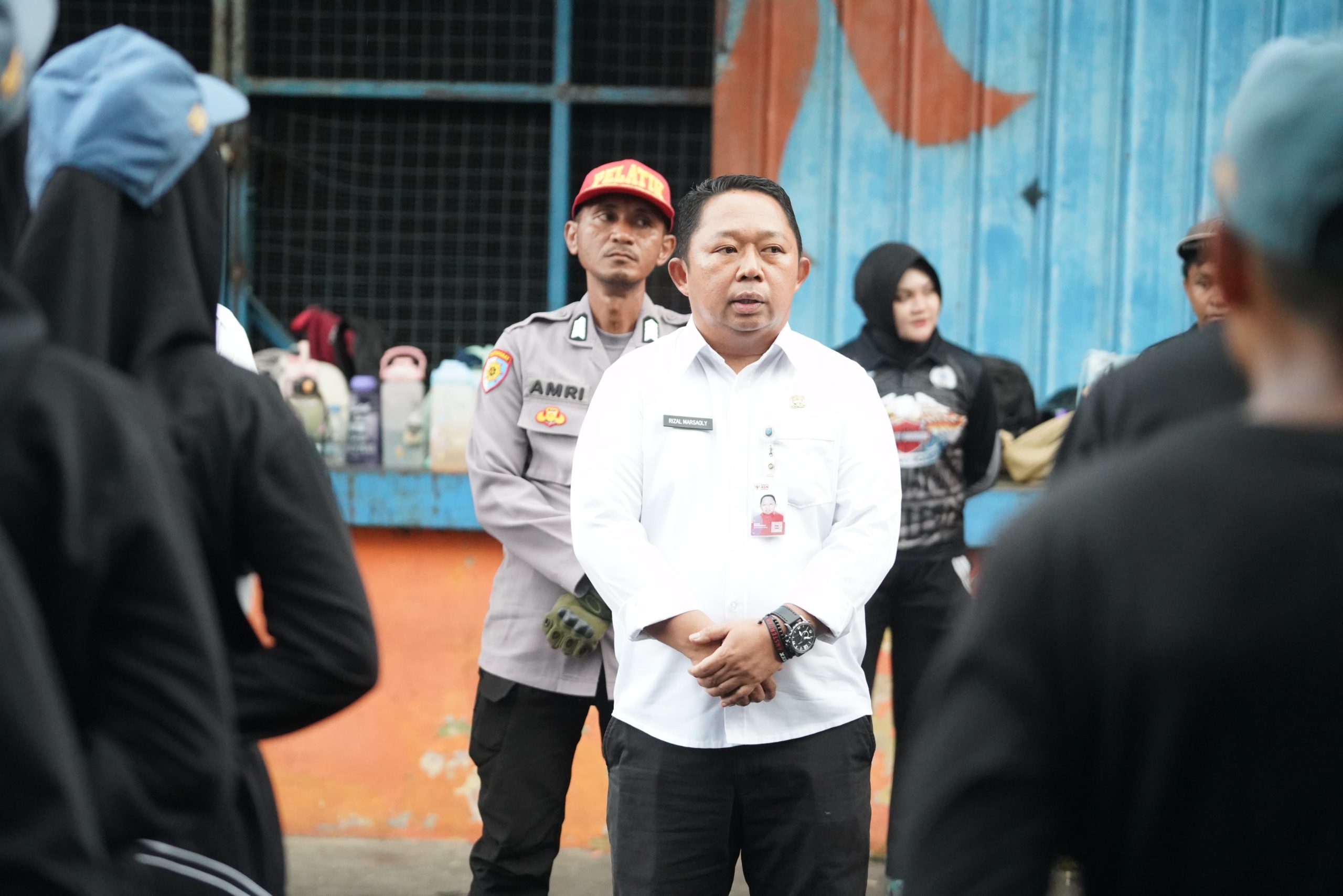 Sekda Kota Ternate saat memantau langsung latihan Paskibraka