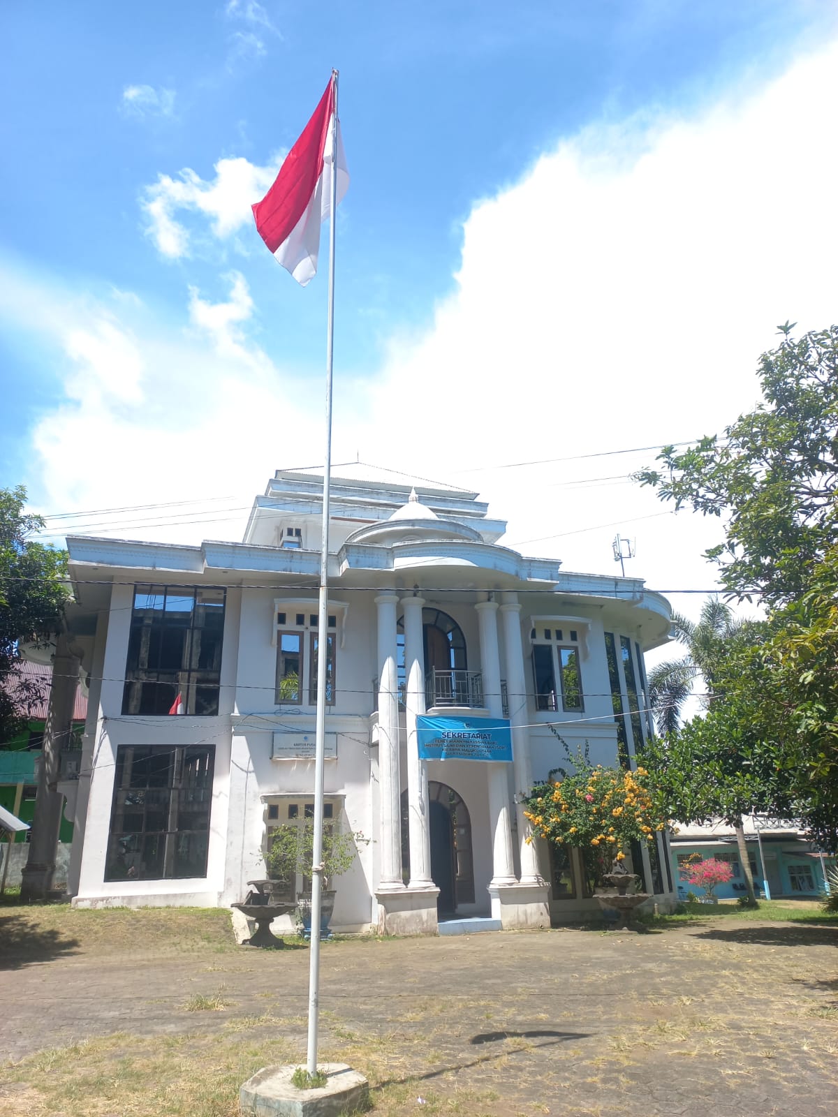 Gedung Rektorat ISDIK Ternate