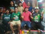 Foto bersama supporter Malut United The Salawaku dan Bonek Ternate