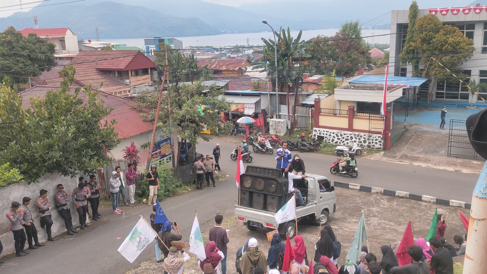 Suasana demo OKP Cipayung Plus