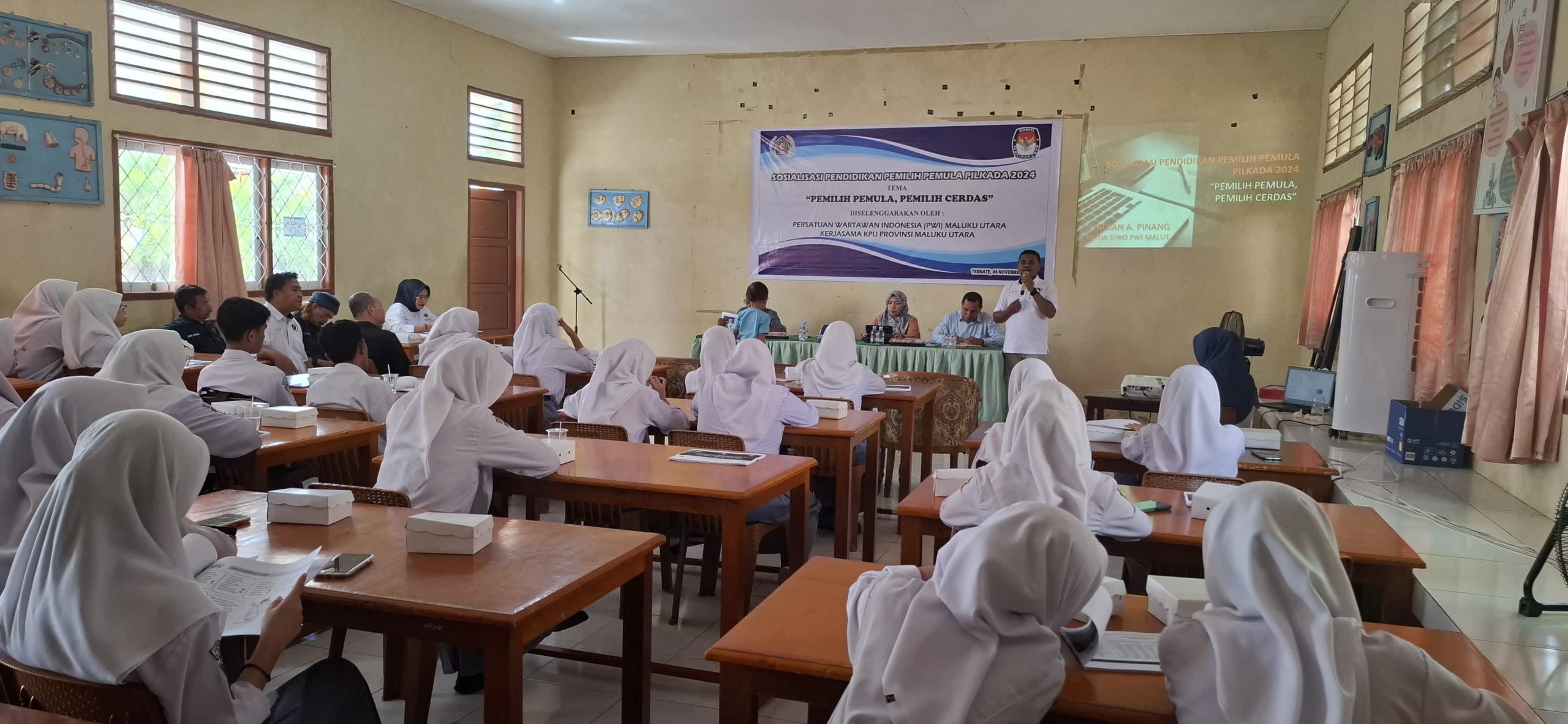 Suasana Sosialisasi pendisikan pemilih pemula dI SMA Negeri 2 Kota Ternate