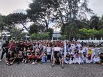 Foto bersama Ketua Umum KONI Kota Ternate dengan atlet Yakusa Taekwondo Academi