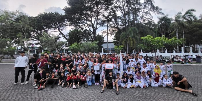 Foto bersama Ketua Umum KONI Kota Ternate dengan atlet Yakusa Taekwondo Academi