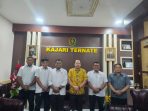 Foto bersama pengurus KONI Kota Ternate dengan Kajari