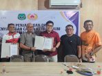 Foto bersama saat pengambilan formulir bakal calon ketua umum KONI Provinsi Maluku Utara